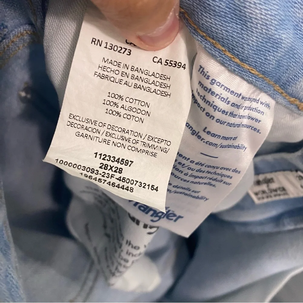 Wrangler High Rise Wide Leg Worldwide Distressed Light Wash Blue 28X28‎ - Picture 8 of 8